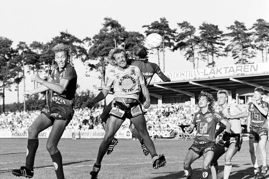 Hans Larsson, Mjällby i en nickduell
