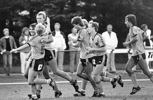 Peter Olsson och IFK Hässleholm jublar