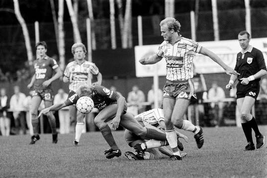 Jan Hellström, Örgryte nickar undan bollen