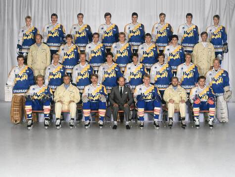 Spelare och personal i Hv71