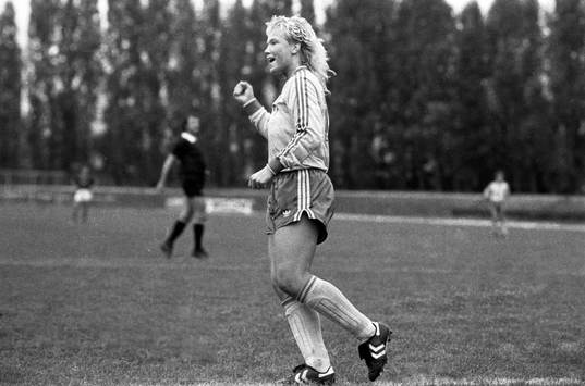 Gunilla Axén jublar