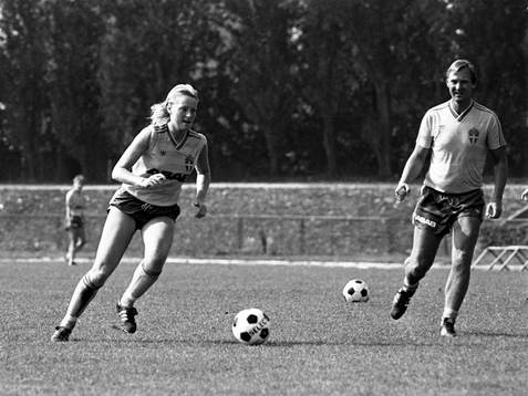 Ulf Lyfors övervakar träningen