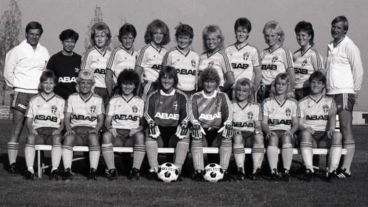 Bakre raden fr. v Kaj Hansson, tränare, Birgitta Punsar,