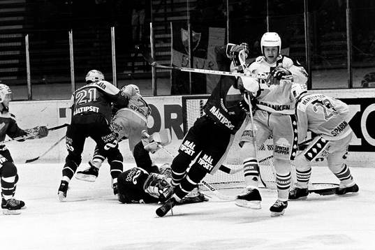Peter Eriksson, HV71 stoppar Arto Blomsten, Djurgården