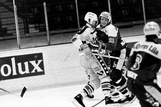 Kollision mellan HV71:s Hans Wallin och djurgårdens Björn