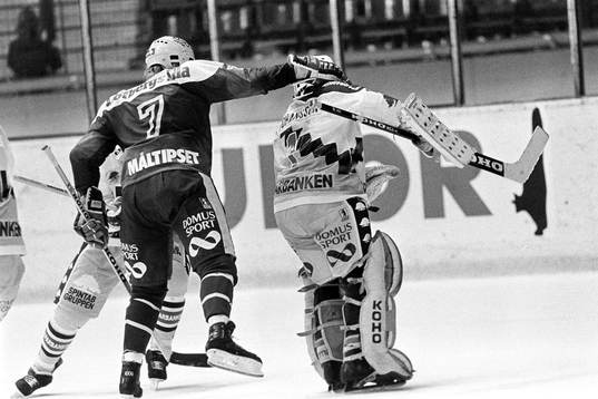Arto Blomsten, Djurgården tar hand om Kenneth Johansson,