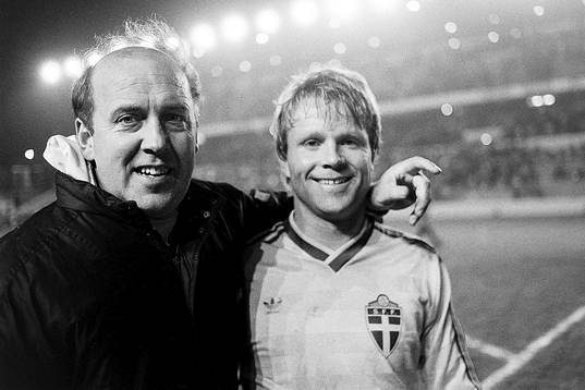 Sveriges förbundskapten Benny Lennartsson och målskytten