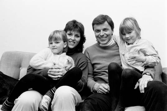 Anders Kallur med fru Lisa, döttrarna Jenny Kallur och