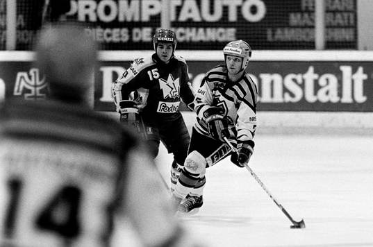 Kent Johansson, Lugano med pucken och Andreas Schneeberger,