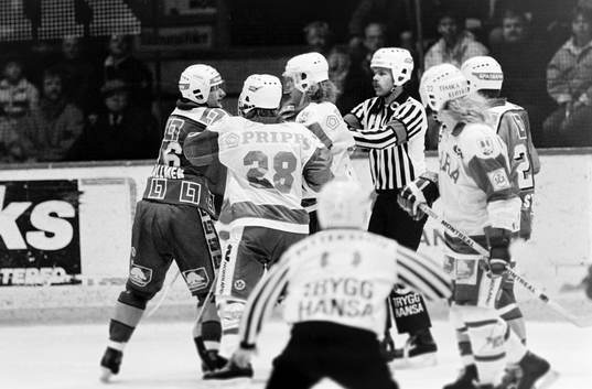Bläddra bland fler bilder av Ishockey, Allsvenskan, Örebro - Timrå, 7-2