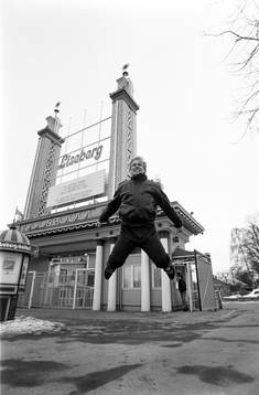 Dan Fröberg utanför Liseberg