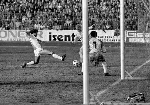 Lars Larsson, Malmö oroar ajaxförsvaret