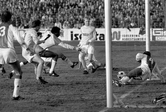 Lars Larsson, Malmö oroar ajaxförsvaret