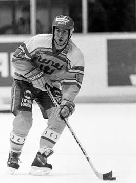 870327 Ishockey, träningsmatch, Sverige - Tjeckoslovakien,