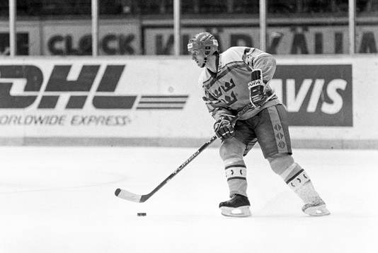 870327 Ishockey, träningsmatch, Sverige - Tjeckoslovakien,