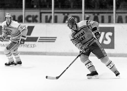 870327 Ishockey, träningsmatch, Sverige - Tjeckoslovakien,