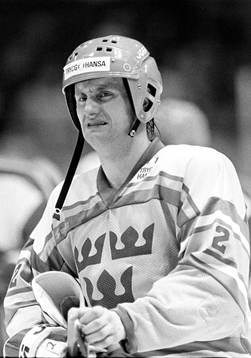 870327 Ishockey, träningsmatch, Sverige - Tjeckoslovakien,