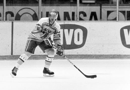 870327 Ishockey, träningsmatch, Sverige - Tjeckoslovakien,