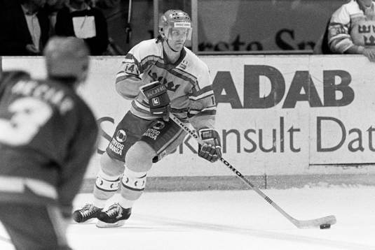 870327 Ishockey, träningsmatch, Sverige - Tjeckoslovakien,