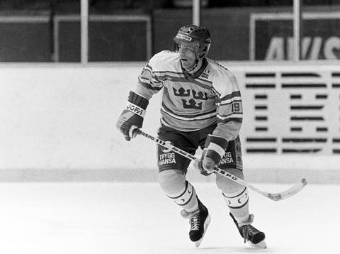 870327 Ishockey, träningsmatch, Sverige - Tjeckoslovakien,