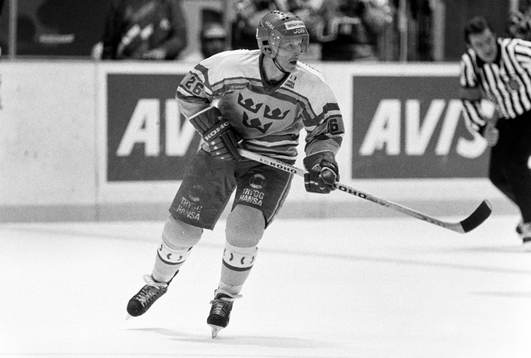 870327 Ishockey, träningsmatch, Sverige - Tjeckoslovakien,