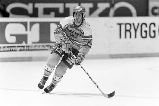 870327 Ishockey, träningsmatch, Sverige - Tjeckoslovakien,