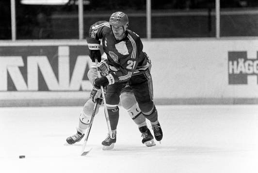 870327 Ishockey, träningsmatch, Sverige - Tjeckoslovakien,