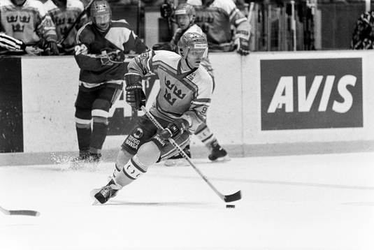 870327 Ishockey, träningsmatch, Sverige - Tjeckoslovakien,