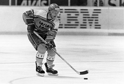 870327 Ishockey, träningsmatch, Sverige - Tjeckoslovakien,