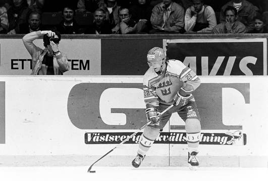 870327 Ishockey, träningsmatch, Sverige - Tjeckoslovakien,