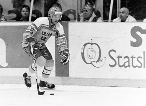 870327 Ishockey, träningsmatch, Sverige - Tjeckoslovakien,