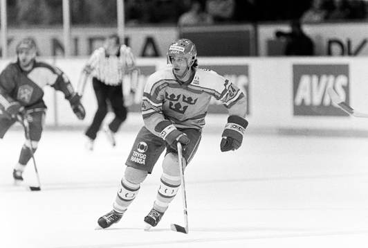 870327 Ishockey, träningsmatch, Sverige - Tjeckoslovakien,