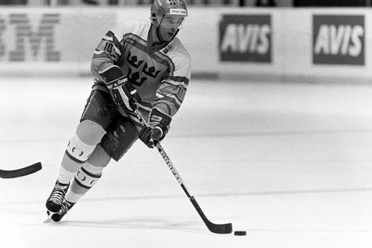 870327 Ishockey, träningsmatch, Sverige - Tjeckoslovakien,