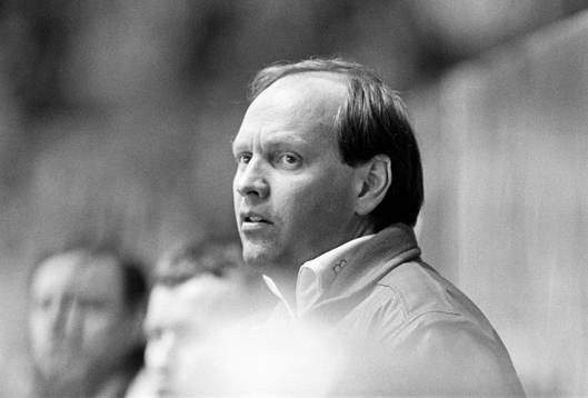 870327 Ishockey, träningsmatch, Sverige - Tjeckoslovakien,