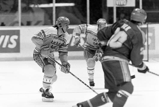 870327 Ishockey, träningsmatch, Sverige - Tjeckoslovakien,