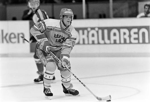 870327 Ishockey, träningsmatch, Sverige - Tjeckoslovakien,