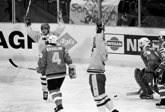Bläddra bland fler bilder av Ishockey, VM, Västtyskland - Sverige