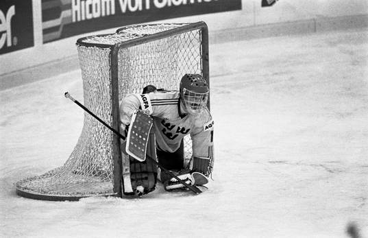 Peter Lindmark i målburen