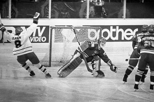 Finlands Janne Ojanen jublar