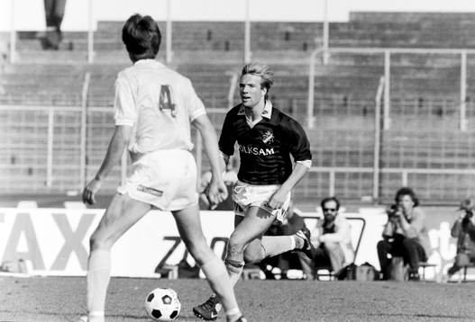 Kim Bergstrand, AIK med bollen