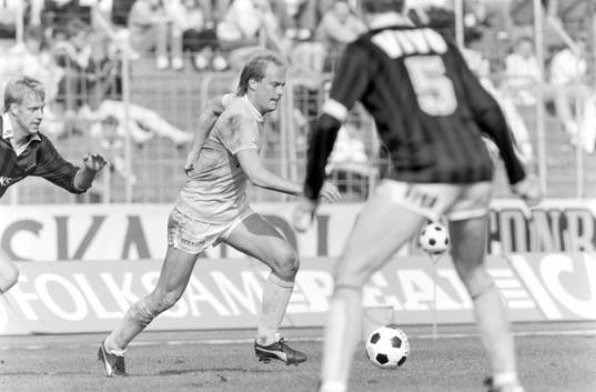Malmös Mats Magnusson med bollen