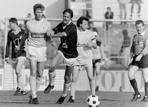 Thomas Andersson, AIK tar sig förbi malmös Roger Ljung