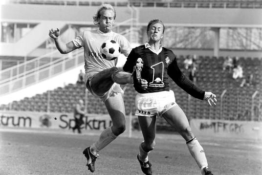Malmös Mats Magnusson är först på bollen