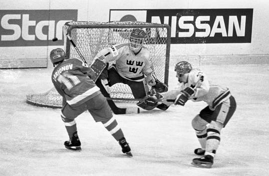 Larionov, Sovjet framför sveriges målvakt Peter Lindmark