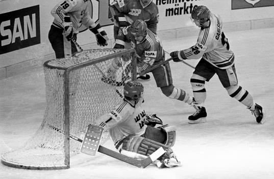 Tuffa tag framför Peter Lindmark