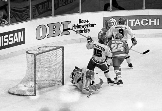 Tuffa tag framför Peter Lindmark