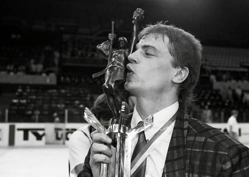 Bengt-Åke Gustafsson med VM-pokalen