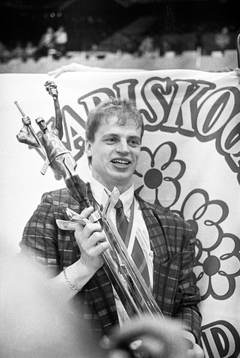 Bengt-Åke Gustafsson med VM-pokalen