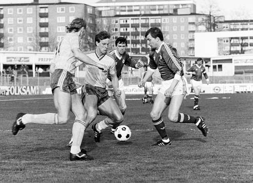 Peter Truedsson, Sverige med bollen