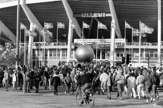 Bläddra bland fler bilder av Fotboll, Uefacupen, Final, IFK Göteborg - Dundee, 1-0